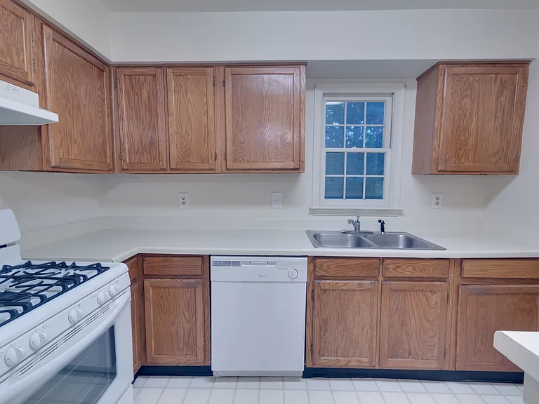 1402 Minor Ridge Ct — Photo 14
