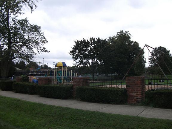 5th image of 400 Fellswood Pl