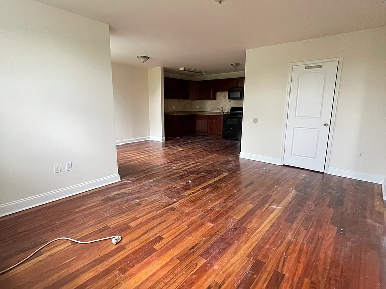 744 E Vernon Rd #D404 — Photo 4