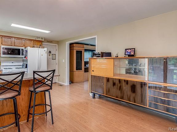 5th image of 55820 Bellford St