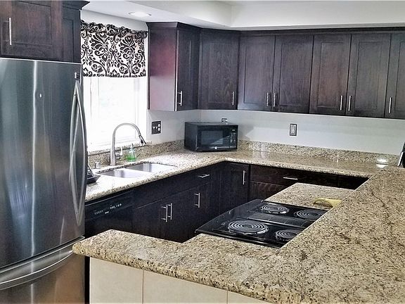 4th image of 16342 83rd Ct SE