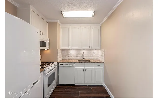 Rented by Douglas Elliman | media 29