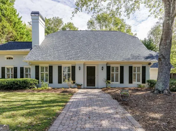 2810 Harwick Dr, Sandy Springs, GA 30350