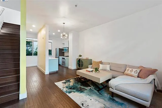 1239 Pine St — Photo 8