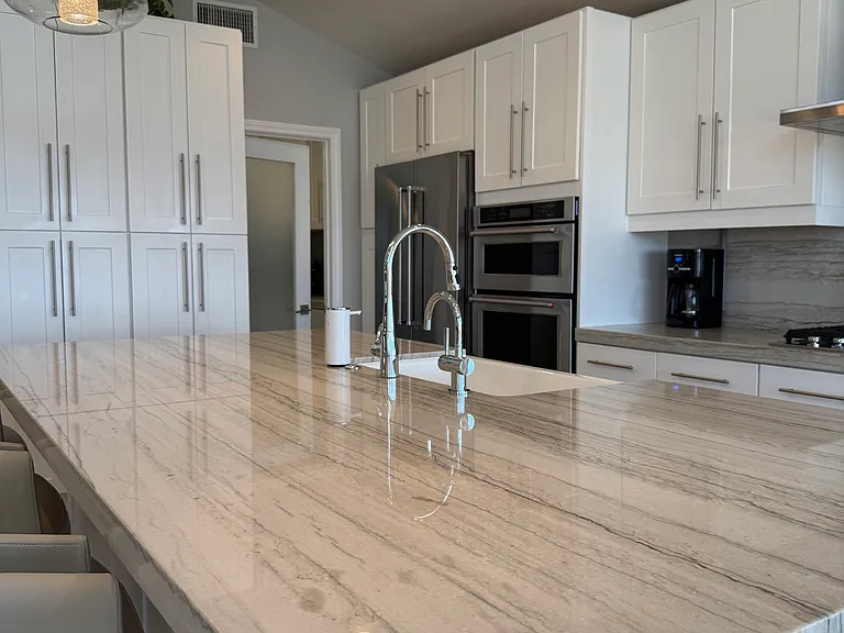 Great Room Kitchen/Island Bar