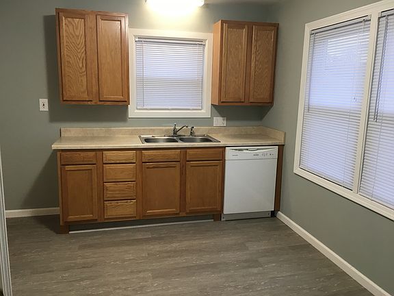 Eat in Kitchen w/dishwasher