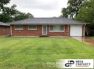 8615 Villa Crest Dr, Saint Louis, MO 63126