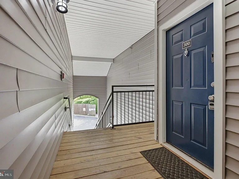 46630 Drysdale Ter #300 — Photo 2