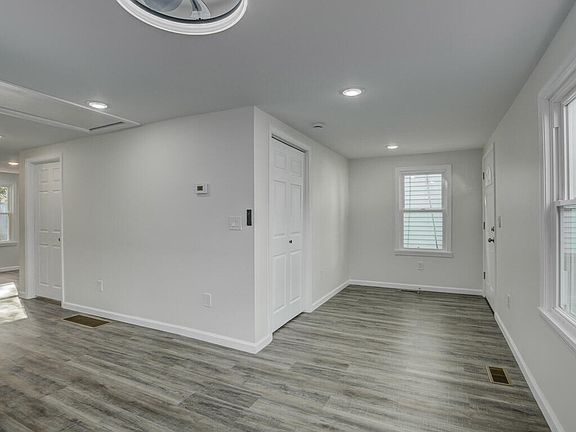 3rd image of 930 York St