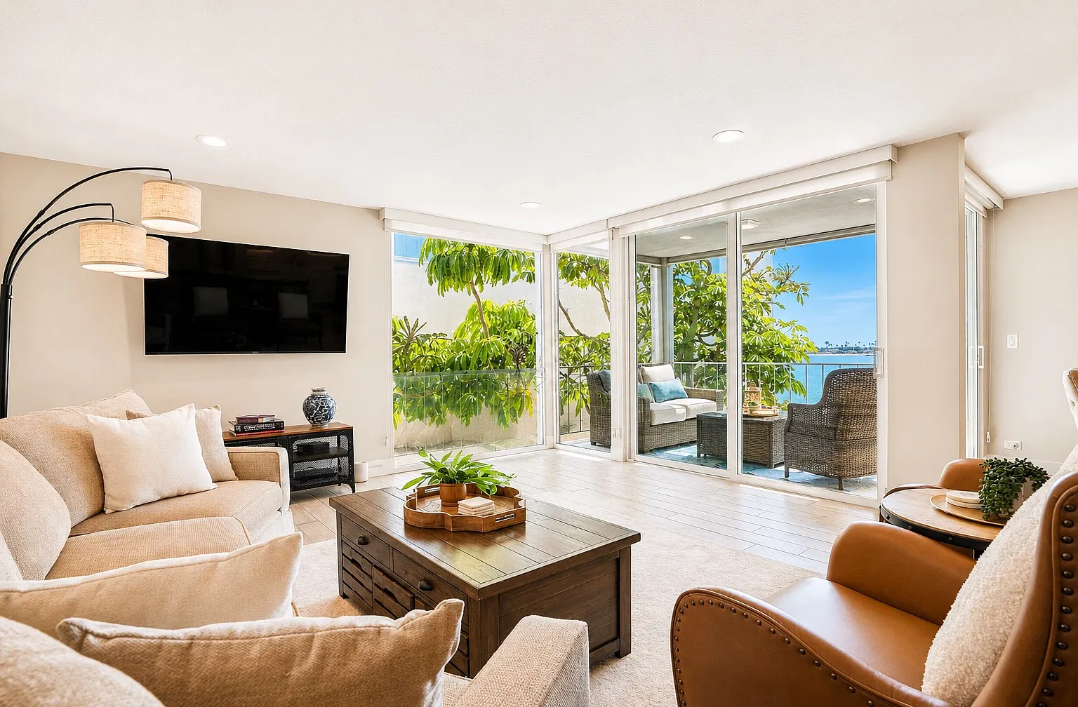 3850 Riviera Dr — Photo 1