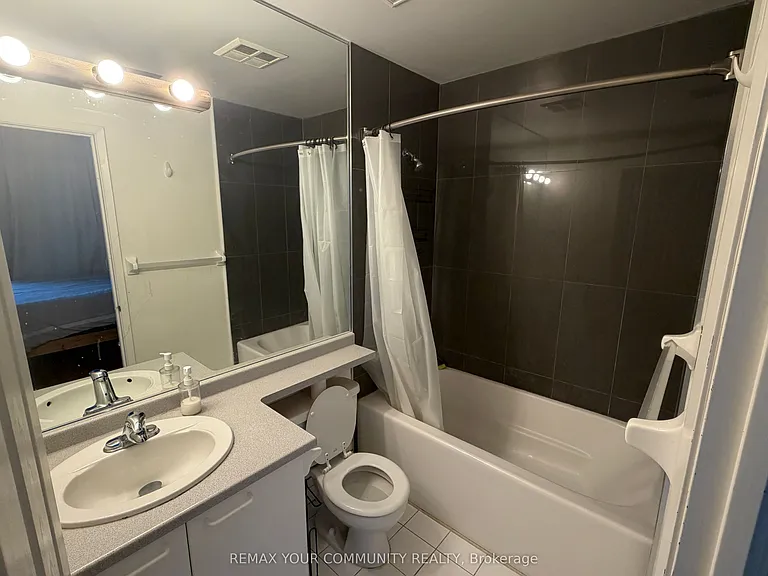 8 Wellesley St E #705 — Photo 9