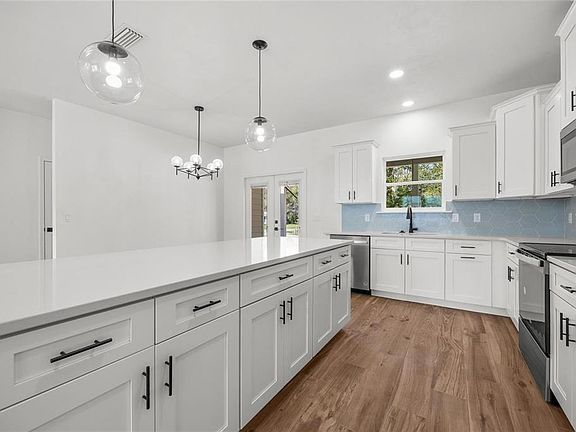 2nd image of 601 Fisher Dr #601