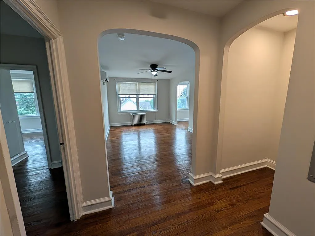 2 bed, 1.0 bath, 823 sqft, $1,700 — Photo 2