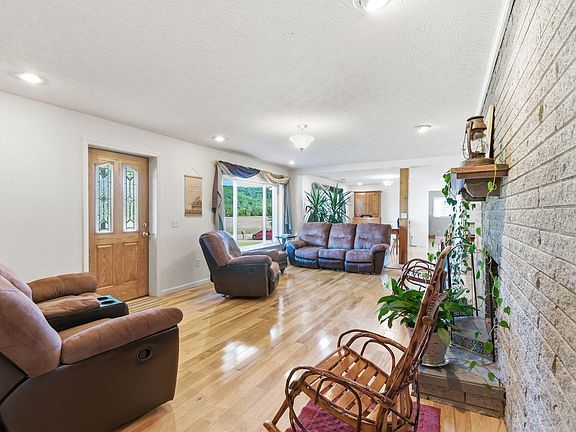 5th image of 1392 Watson Rd
