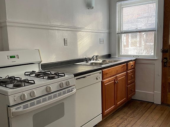 5th image of 1361 Edwards Ave