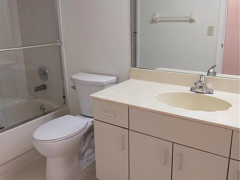 5801 Coach House Cir #B — Photo 21