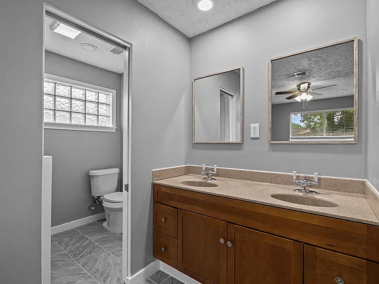 8122 Swan Meadow Ln — Photo 13