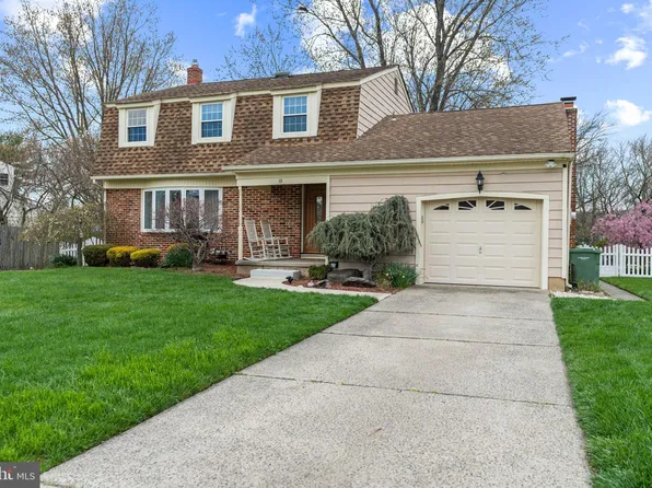 19 Knightswood Dr, Marlton, NJ 08053