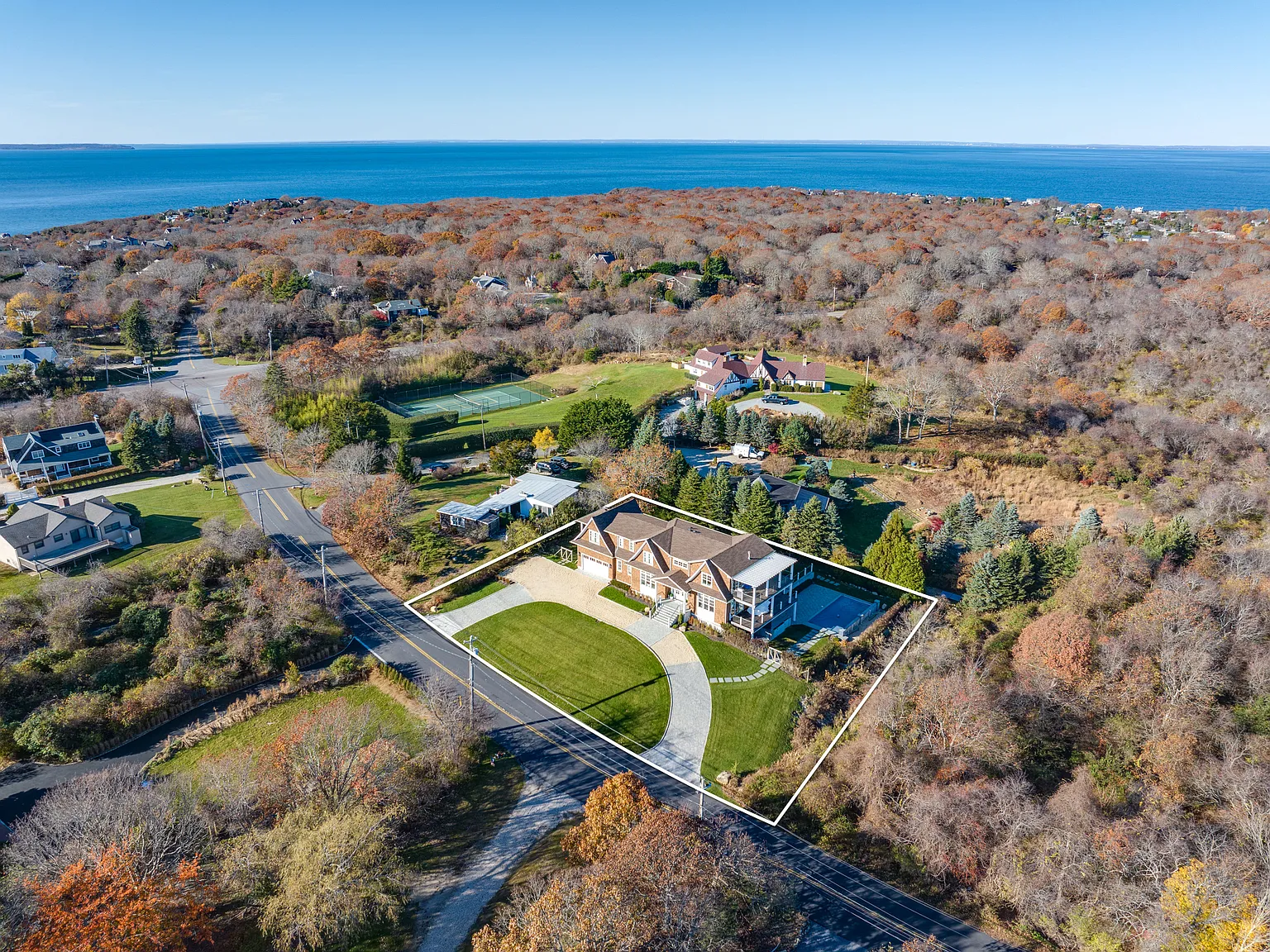 Gorgeous Montauk Beach Home with Waterviews — Photo 2