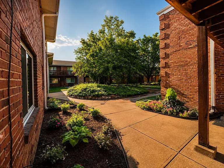 Oakwood Apartments — Photo 9
