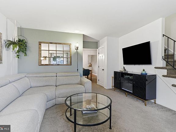 4th image of 908 Green St