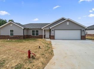 302 Oak Grove Cir, Cape Girardeau, MO 63701