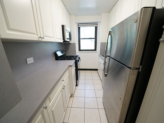 4th image of 1700 York Ave APT 2E