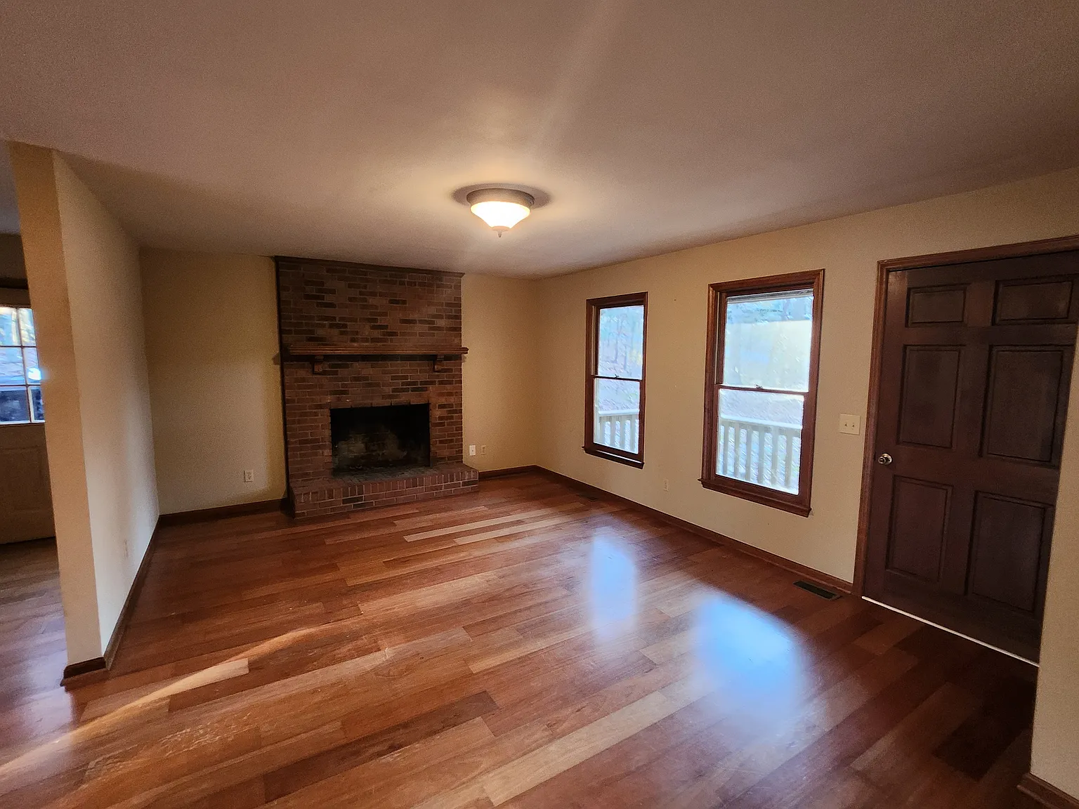 3 bed, 1200 sqft, $1,950 — Photo 1