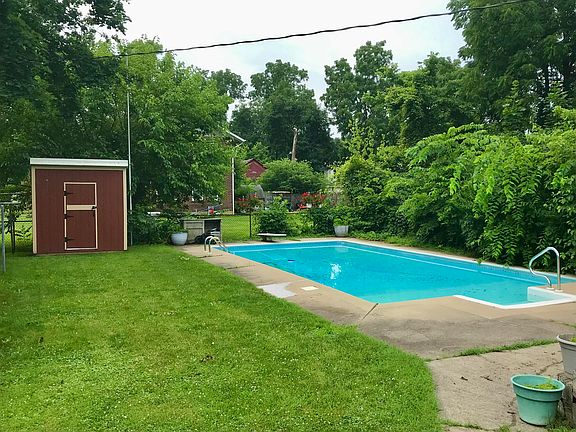 5th image of 114 E Chicago Rd