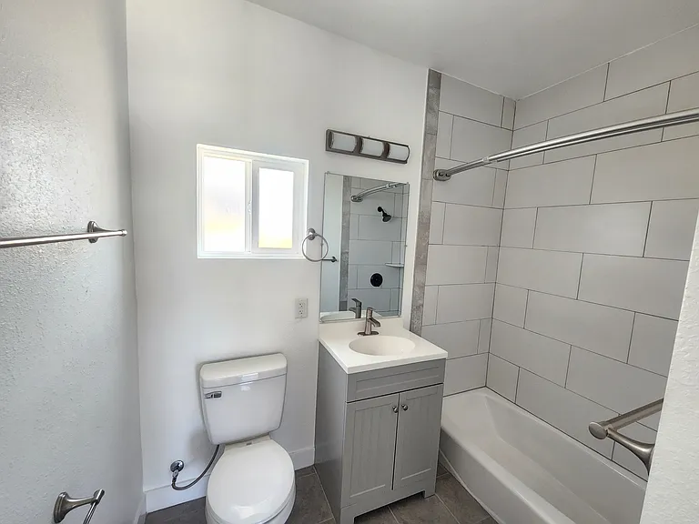 1605 Torrance Blvd — Photo 8