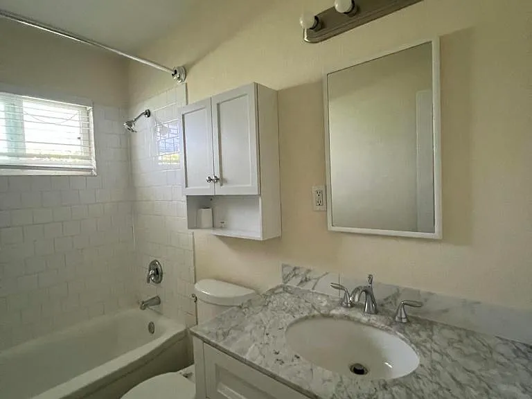 645 Marion Pl #C — Photo 24