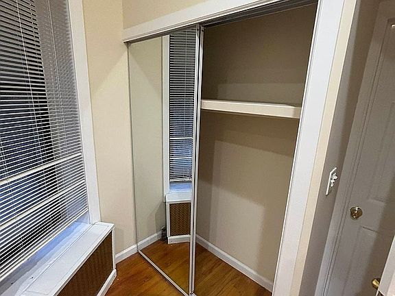 5th image of 608 E 9th St APT 3
