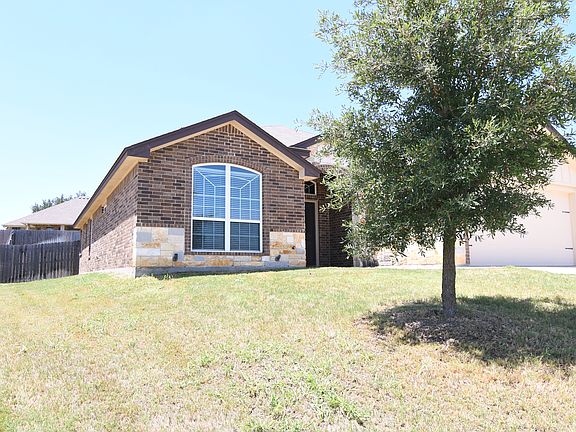 3rd image of 915 Kendra Dr