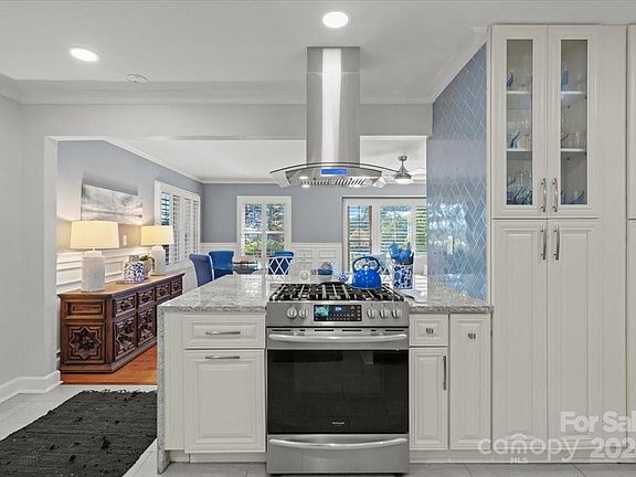 5th image of 1302 Park Ln