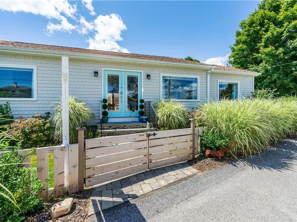 51 Herbert St, Warwick, RI 02818