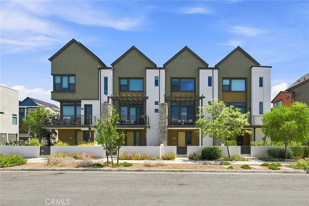 2 bed, 2.5 bath, 1576 sqft, $4,295 — Photo 1