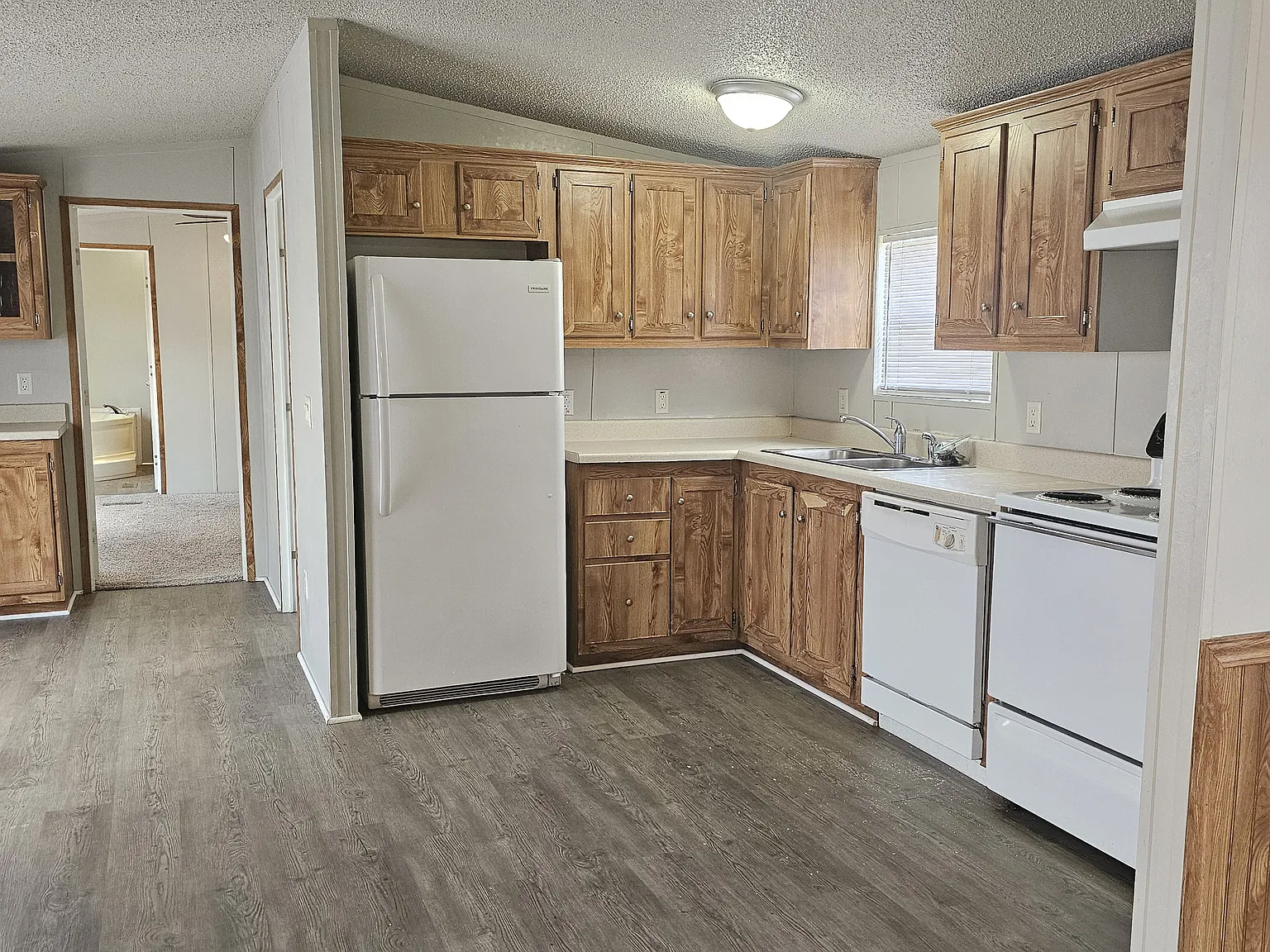 3 bed, 980 sqft, $1,100 — Photo 3