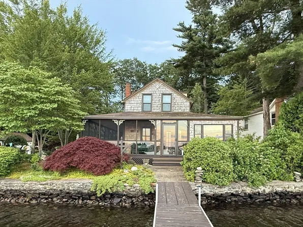 8 Long Is, Webster, MA 01570