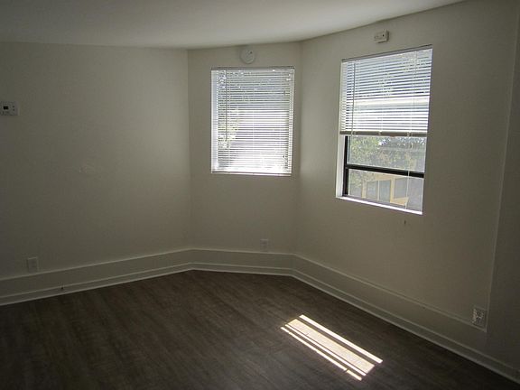 4th image of 222 W Micheltorena St #5