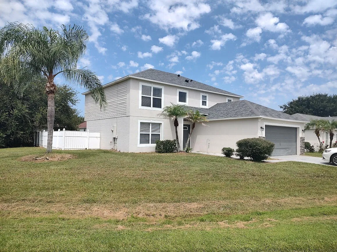 4 bed, 2.5 bath, 2215 sqft, $2,100 — Photo 2