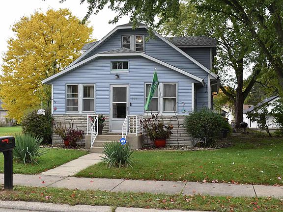 2nd image of 611 W Catalpa Dr