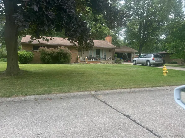 7758 Coventry Ave, Grosse Ile, MI 48138