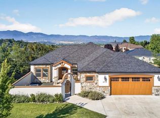 670 Forest Ridge Dr, Medford, OR 97504