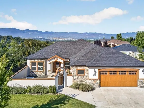 670 Forest Ridge Dr, Medford, OR 97504