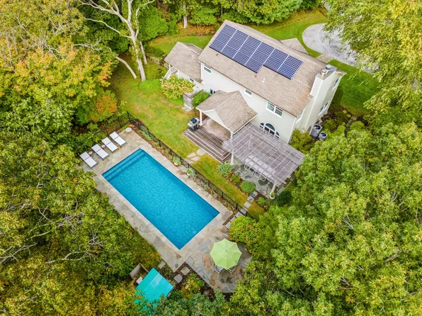 51 Davis Dr, Montauk, NY 11954