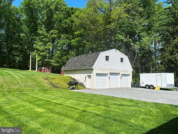 3rd image of 1014 N Bailey Rd
