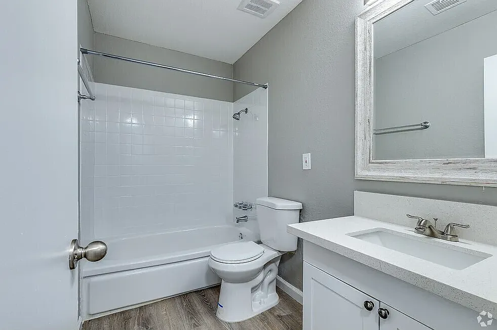 Studio, 400 sqft, $801 — Photo 3