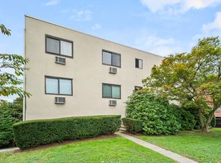 737 Cove Rd #D2, Stamford, CT 06902