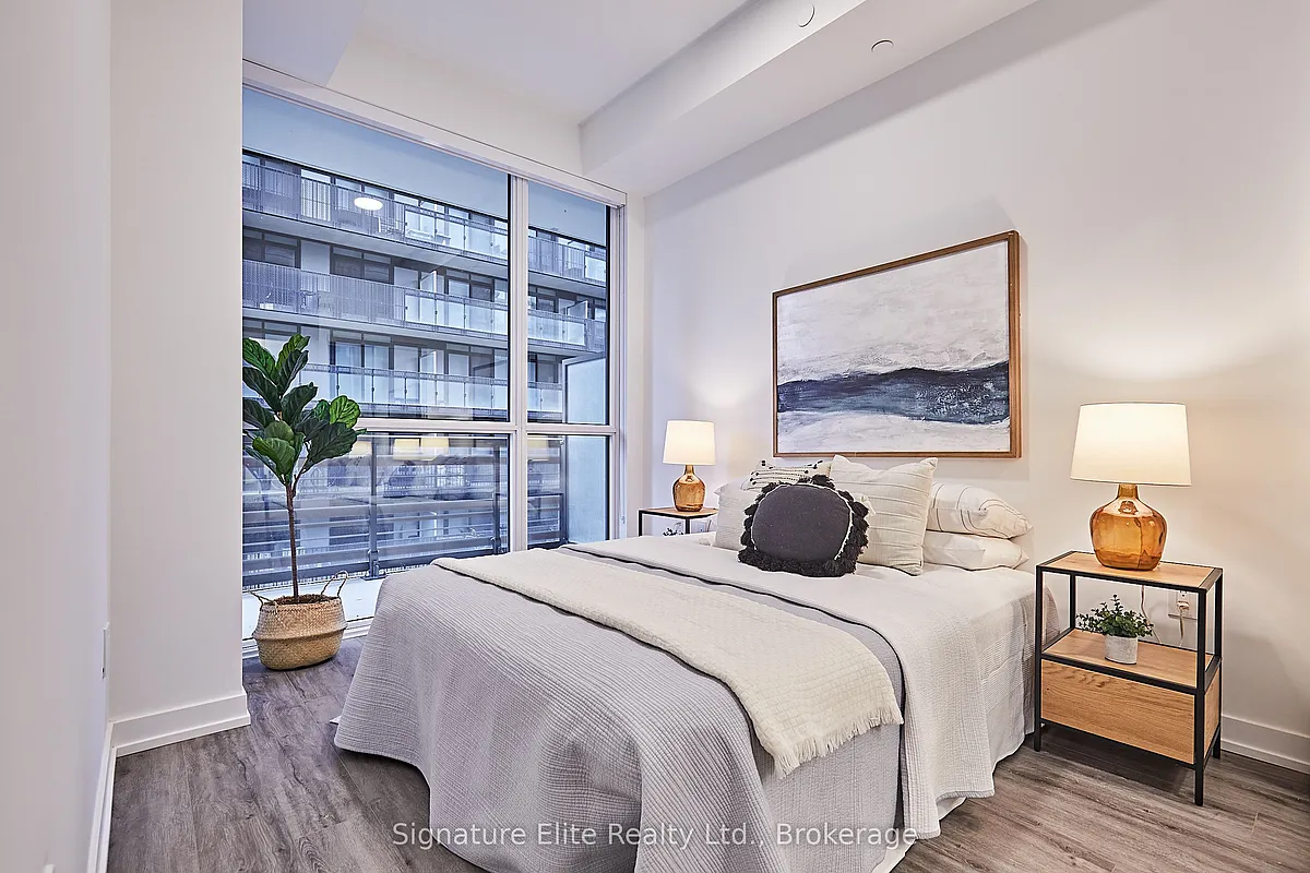 Building Photo - 39 Roehampton Ave #307