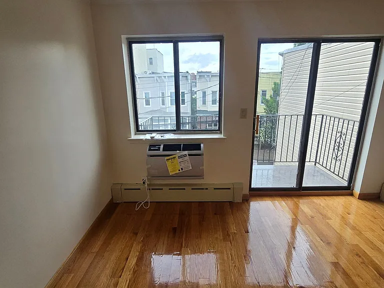 25-21 44th St #3F — Photo 3